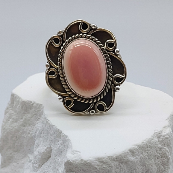 Vintage Jewelry - Vintage Navajo Sterling Silver Queen Pink Conch Shell Ring